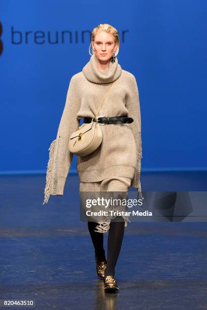 Model Kim Hnizdo walks the runway at the Breuninger show during Platform Fashion July 2017 at Areal Boehler on July 21, 2017 in Duesseldorf, Germany.