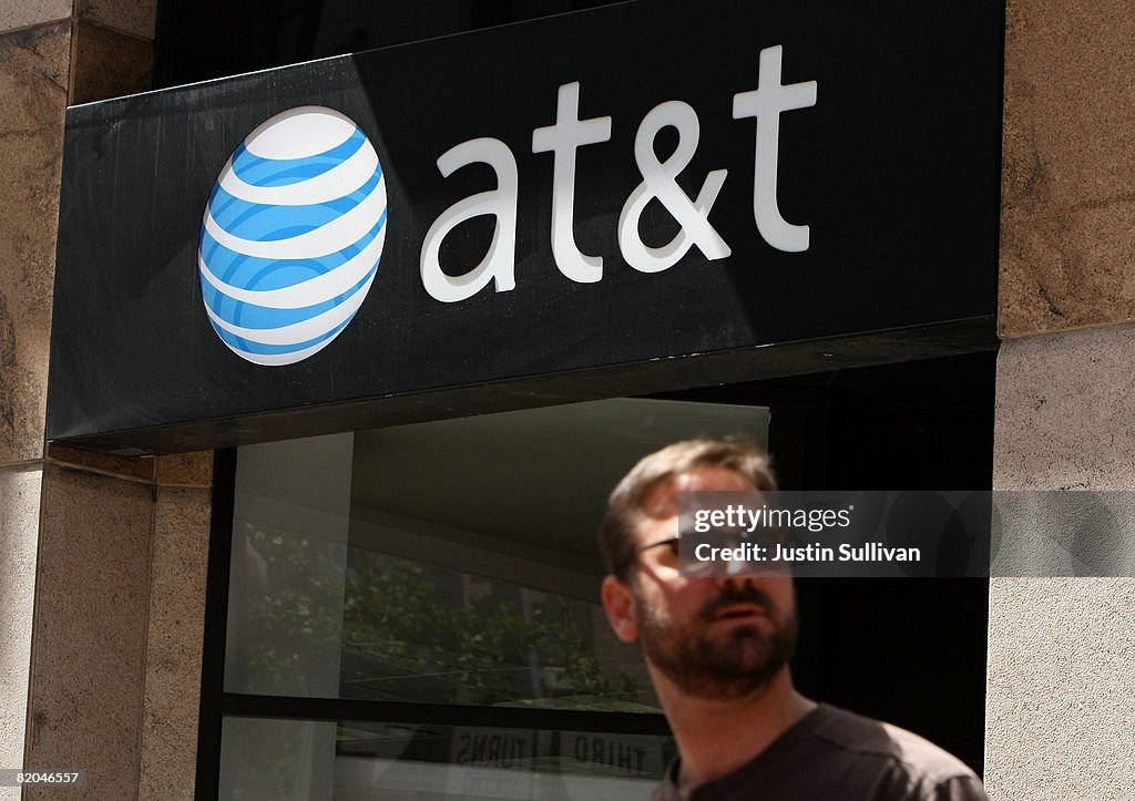AT&T Posts Quarterly Rise In Profits,Boosted By iPhone Sales