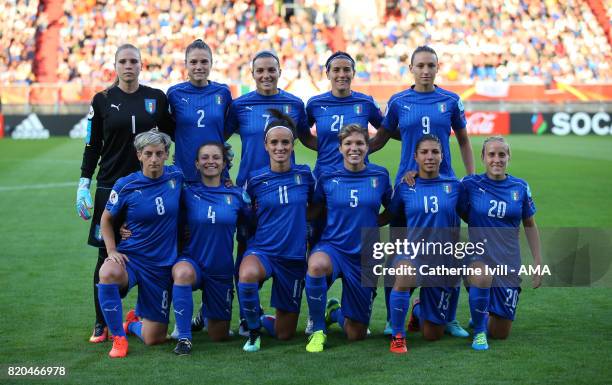 Italy Women team group photo during the UEFA Women's Euro 2017 match between Germany and Italy at Koning Willem II Stadium on July 21, 2017 in...