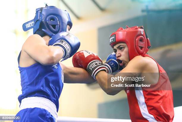 Pelea Fruean of New Zealand competes against Sadie Thomas of England in the Girl's 60 kg Quarterfinal 2 Boxing on day 4 of the 2017 Youth...