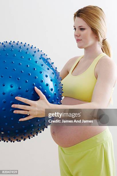 pregnant woman with exercise ball - pregnancy yoga ball stock pictures, royalty-free photos & images