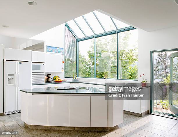 skylight in kitchen - oberlicht stock-fotos und bilder