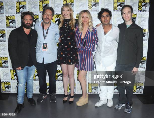 Actor Johnny Galecki, moderators John Ross Bowie, Riki Lindhome, actors Kaley Cuoco, Kunal Nayyar, and Kevin Sussman pose backstage at Comic-Con...