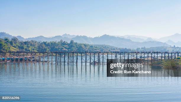 wooden mon bridge - monsees stock-fotos und bilder