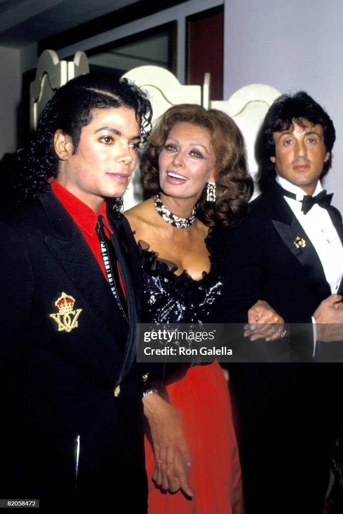 « L'étalon italien et le roi de la pop » : une image rare de Michael Jackson et Sylvester Stallone rend les fans fous   Michael-jackson-sophia-loren-and-sylvester-stallone