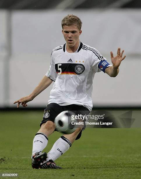 Stefan Reinartz of Germany crosses the ball during the U19 European Championship semifinal match between Germany and Czech Republic on July 23, 2008...