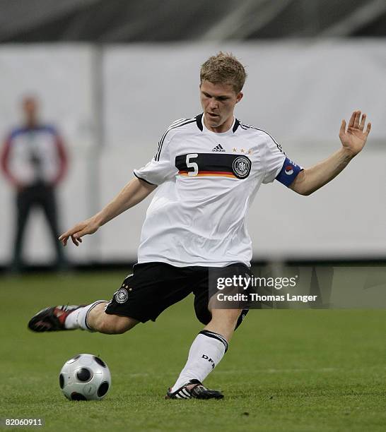 Stefan Reinartz of Germany crosses the ball during the U19 European Championship semifinal match between Germany and Czech Republic on July 23, 2008...