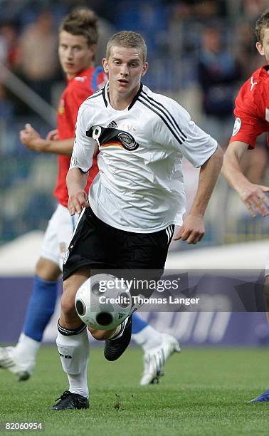 Lars Bender of Germany running with the ball during the U19 European Championship semifinal match between Germany and Czech Republic on July 23, 2008...