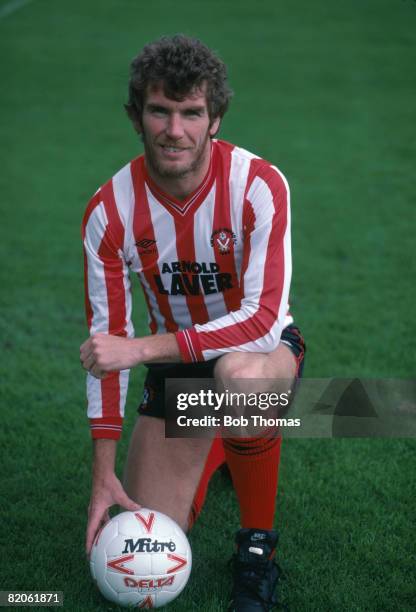 Peter Withe England Football Photos and Premium High Res Pictures ...