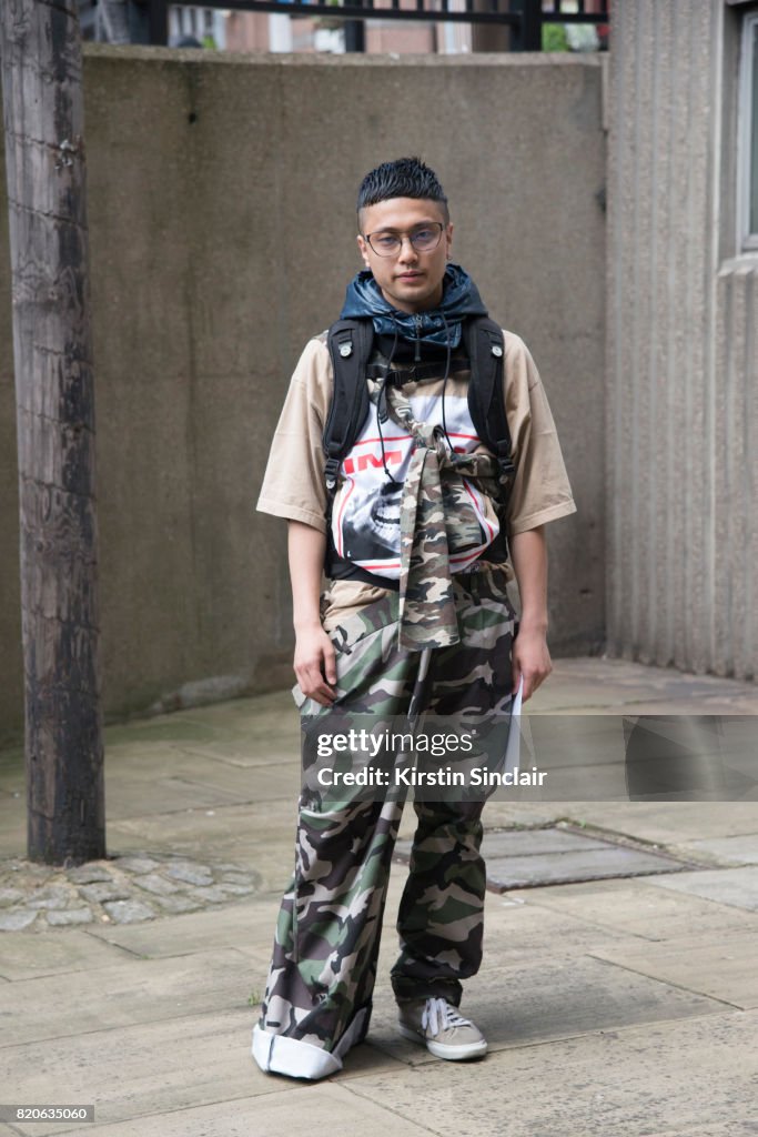 Street Style - London Fashion Week - Menswear Spring/Summer 2018 : Day One