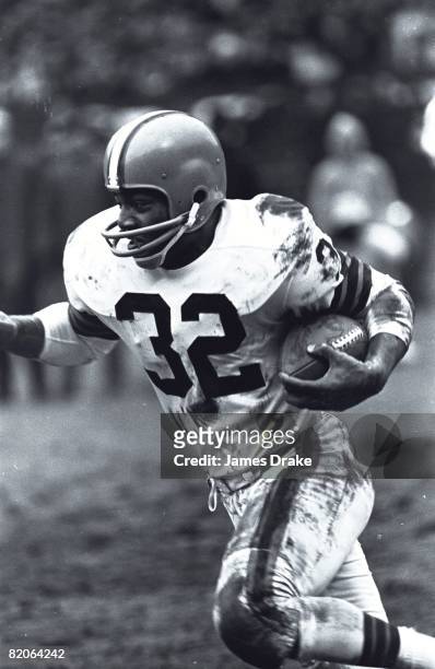 Championship: Cleveland Browns Jim Brown in action, rushing vs Baltimore Colts. Cleveland, OH CREDIT: James Drake