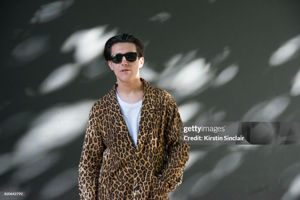 Street Style - London Fashion Week - Menswear Spring/Summer 2018 : Day One