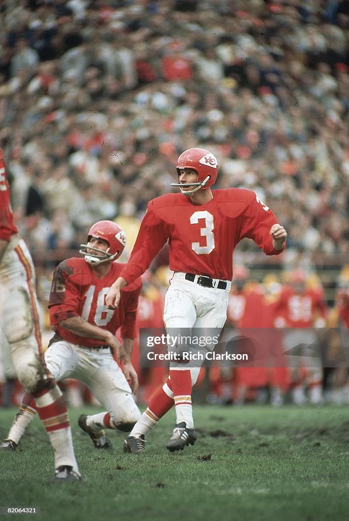 Kansas City Chiefs Jan Stenerud in action, taking kick from QB Len News  Photo - Getty Images