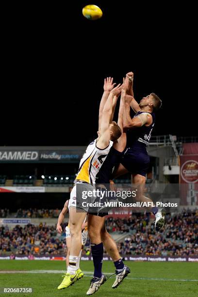 Stephen Hill of the Dockers goes for the spoil during the round 18 AFL match between the Fremantle Dockers and the Hawthorn Hawks at Domain Stadium...