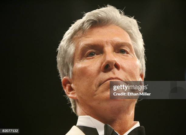 Boxing Rounds Commentator Boxing Ring Announcer Photos and Premium High Res Pictures - Getty Images