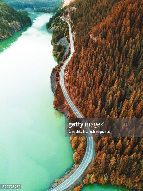 vista aerea lago diablo - contea di whatcom foto e immagini stock