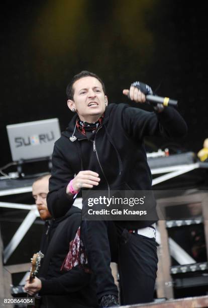 Singer Chester Bennington performing with American rock group Linkin Park at the Pinkpop Festival, Landgraaf, Netherlands, 27th May 2007.