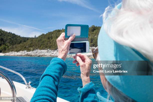 gritty women - fiskardo stockfoto's en -beelden