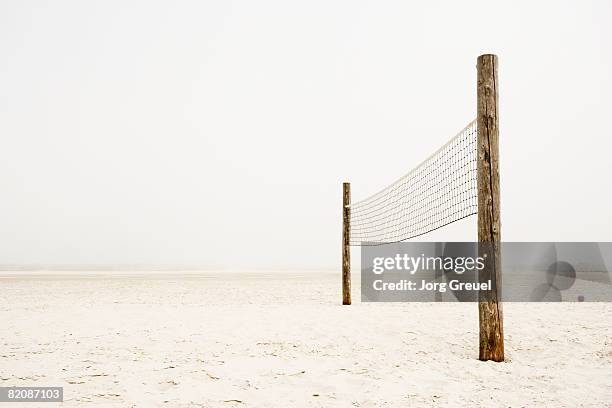 volleyball net on beach - volleyball netz stock-fotos und bilder