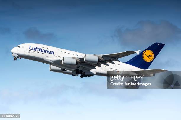lufthansa airbus a380 - airbus a380 stock pictures, royalty-free photos & images
