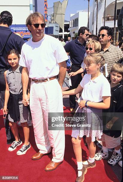 Kevin Costner, Annie, Lily & Joe