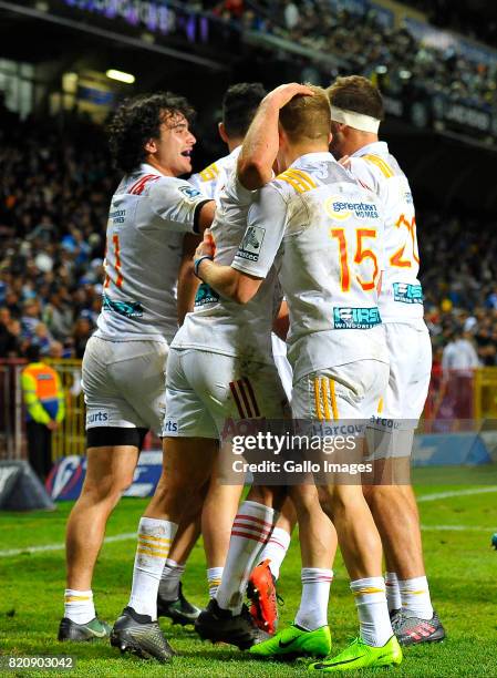 Chiefs players celebrate the try of Shaun Stevenson of the Chiefs during the Super Rugby Quarter final between DHL Stormers and Chiefs at DHL...