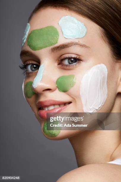 close up shot of a beautiful woman with facial detox mask on her face - gezichtsmasker stockfoto's en -beelden