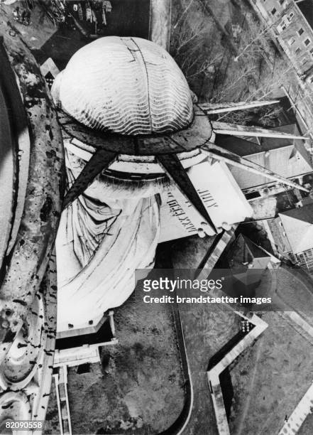 View from the highest point of the Statue of Liberty, New York, USA, Photograph, Around 1930 [Blick vom h?chsten Punkt der Freiheitsstatue, New York,...
