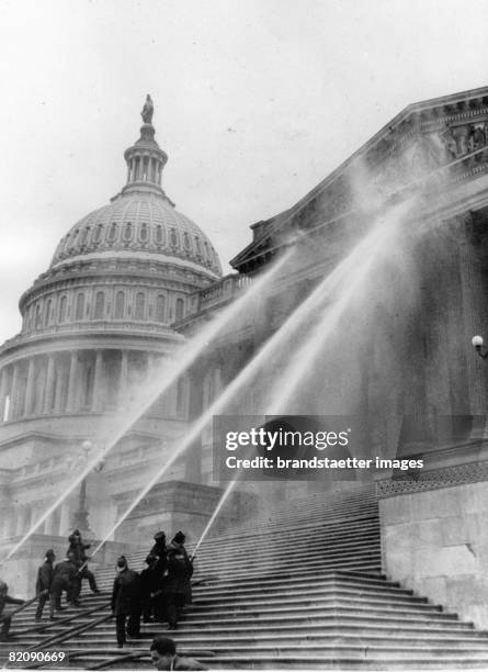 Fire-brigade exercise in front of the Kapitol in Washington, America, Photograph, Around 1935 [Feuerwehr?bung vor dem Kapitol in Washington, Amerika,...