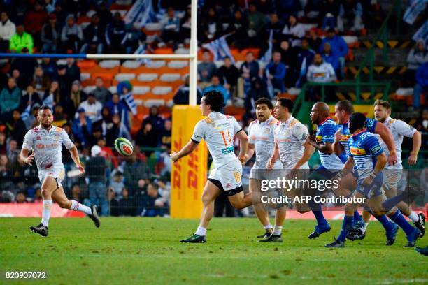 Chiefs' James Lowe passes the ball to Chiefs' Aaron Cruden during the Super Rugby quarter-final rugby union match between Stormers and Chiefs at...