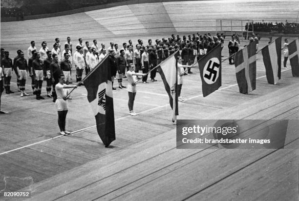 Nazi Emblem Photos and Premium High Res Pictures - Getty Images