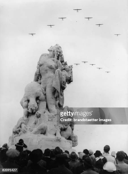 Frensch commemoration on the 22nd anniversary of the Battle of the Marne, A plane squadron in flying over the former battlefield, Photograph, Sept,...