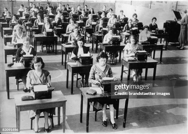 Type Writing Inside 26 Typewriting Class Stock Photos, High-Res Pictures, and Images ...