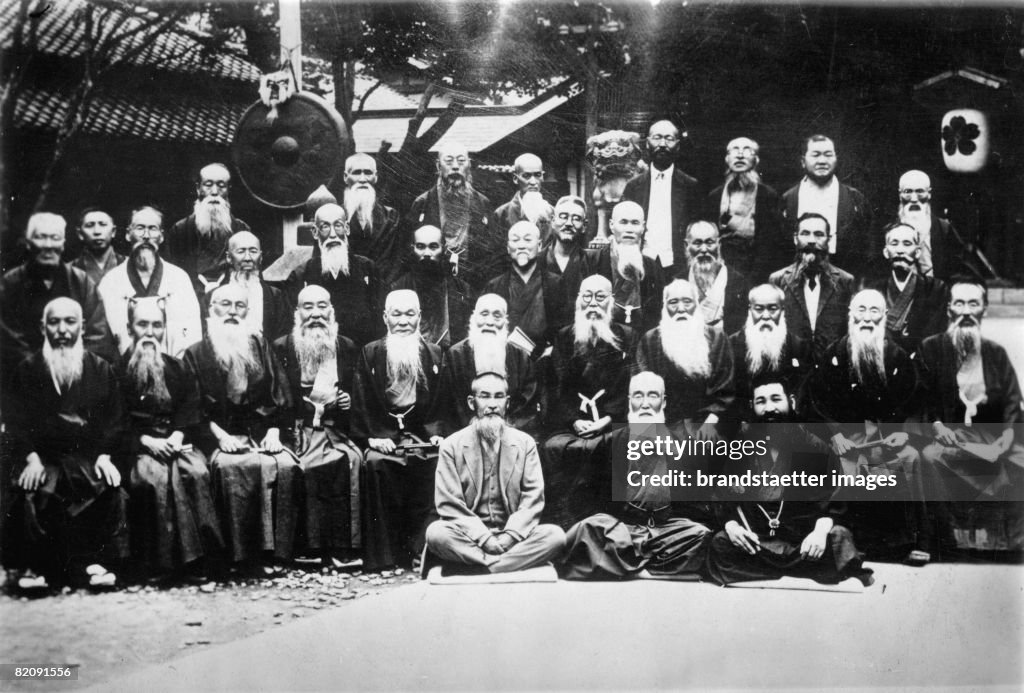 The club of long beards in Tokyo has numerous members, Japan, Photograph, Aropund 1930