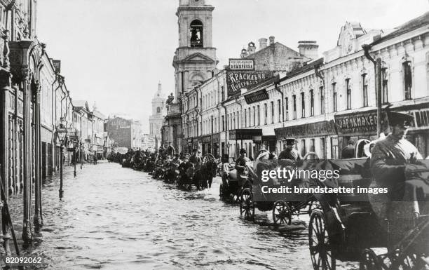 High water in Moscow, The picture shows a flooded street in Moscow, in 1908 the high water came late, but the more disastrous, The Moskwa, Jausa and...