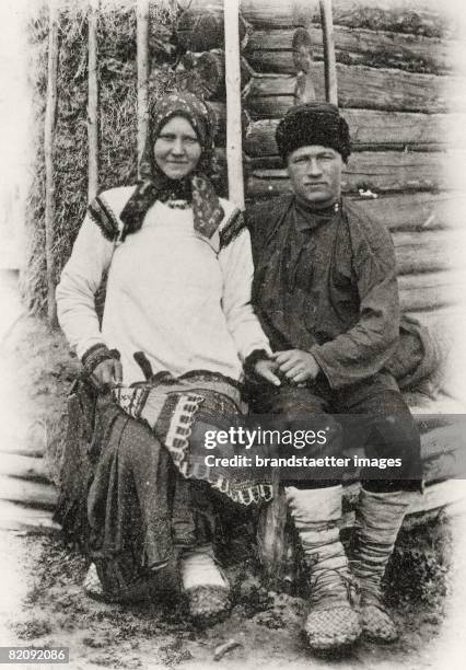Russian Types: Peasant couple, Russia Photograph, Around 1900 [Russische Typen: Russisches Bauernpaar, Russland, Photographie, Um 1900]