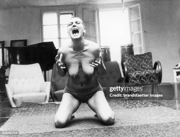 Liberation-scream of a member of the commune of Otto Muehl, Vienna, Photograph, 1975 [Befreiungsschrei eines Mitglieds der M?hl-Kommune, Wien,...