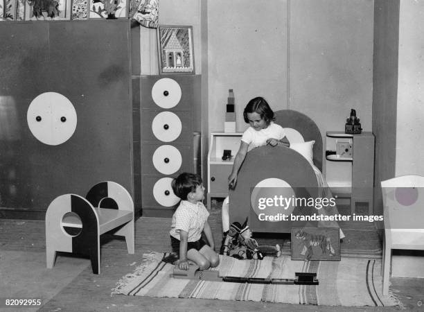 An Exhibtion of 1933 shows the prospective interiour design of a Nursery in the 1950s, London, Photograph, 1933 [Eine Ausstellung von 1933 zeigt die...