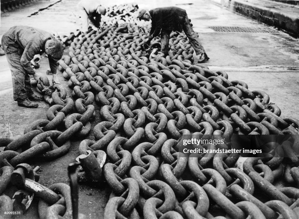 Anchor-chain of the steamer "Empress of Australia", Photograph, Around 1930