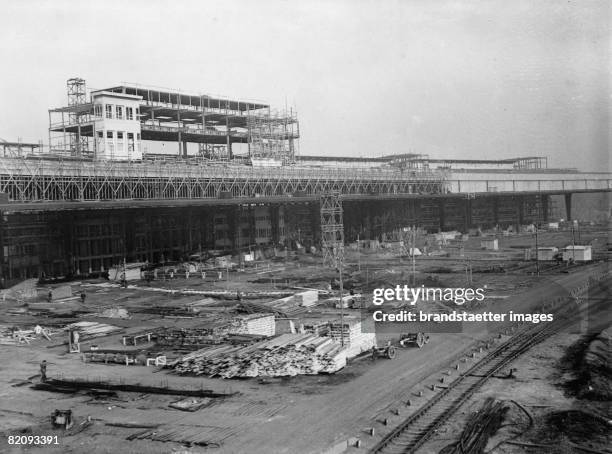 Building of the Tempelhof Airport, Photograph, Germany, Berlin, 1937 [Bau des Flughafens Tempelhof, Photographie, Deutschland, Berlin, 1937]