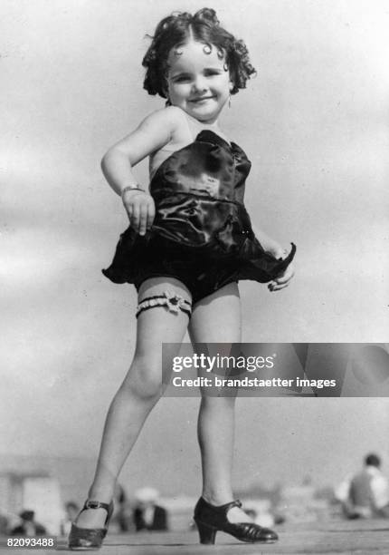 Four years-old girl as "Miss America under five- years," Photograph, America, 1933 [Vierj?hrigres M?dchen als "Miss Amerika unter f?nf Jahren,"...
