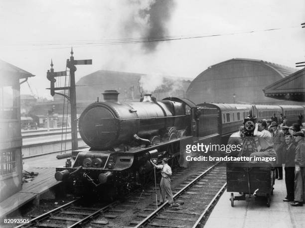 While leaving Paddington Station, the noise of the train "Cornish Riviera" is recorded for the film "The Rome Express," Photograph, London, 1932...