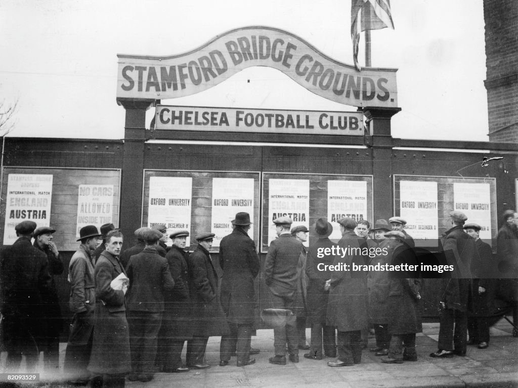 Soccer fans are waiting fot the soccermatch Austria vs, England at the Stamford Bridge, Photograph, England, London, 7, 12, 1932