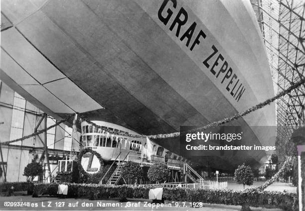 The baptism of airship LZ 127 "Graf Zeppeiln" on 9 1928, Friedrichshafen, Photograph [Taufe des Luftschiffs LZ 127 "Graf Zeppelin" am 9 1928,...