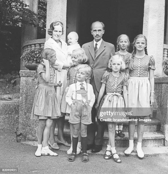 Otto von Habsburg and his Family, Photograph, 1965 [Otto von Habsburg mit seiner Familie, Photographie, 1965]