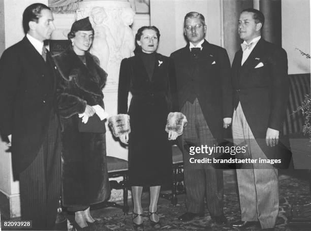 Chancellor Kurt Schuschnigg visits Count and Countess Ciano in the Hotel Imperial in Vienna, Picture also shows: Secretary Schmidt and his wife,...