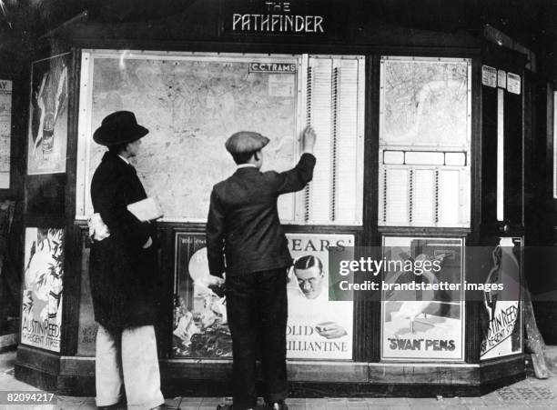 New tram-guide in London, Photograph, April the 29th 1931 [Neuer Stra?enbahn-Wegweiser in London, Photographie April 1931]