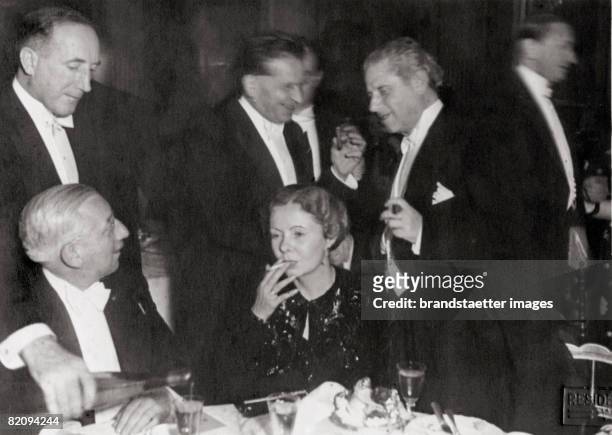 Max Reinhardt, together with Rudolf Beer, Ernst Lothar, Adrienne Gessner in the first night of the play "In einer Nacht," Photograph by Residenz...