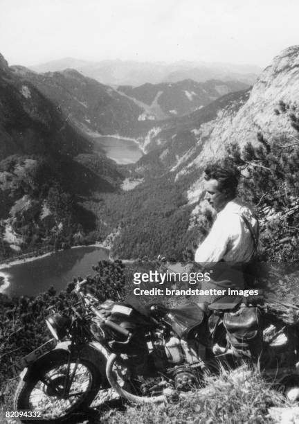 Motorcyclist keeps a lookout for the three Lakes Gosauer during a little break, Austria, Photograph, Around 1935 [Ein Motorradfahrer geniesst w?hrend...