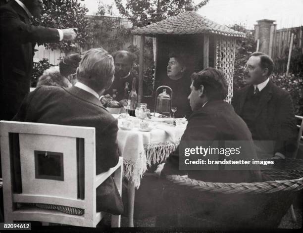 Max Reinhardt, Carl Moll, Alma Schindler- Mahler, Gustav Klimt, Anna Moll and Josef Hofmann are sitting in the garden of the Villa Carl Moll,...